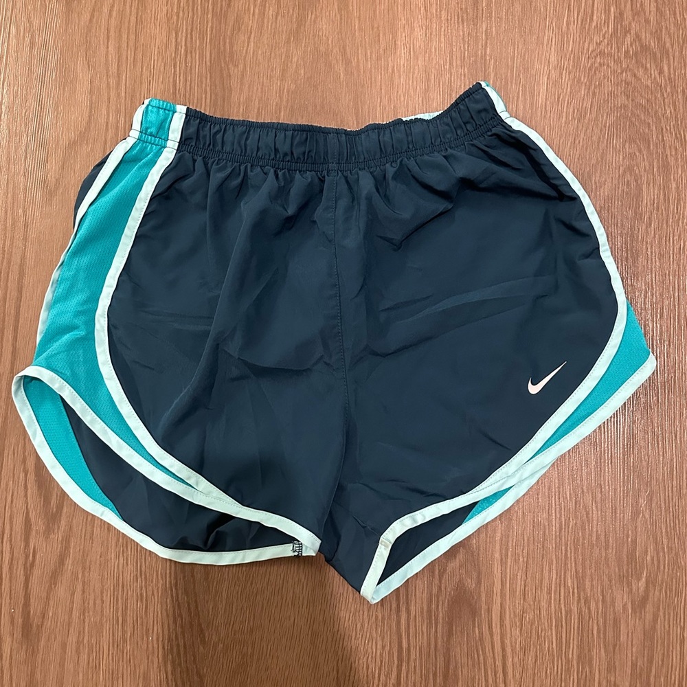 Women’s Nike Tempo Short- size small